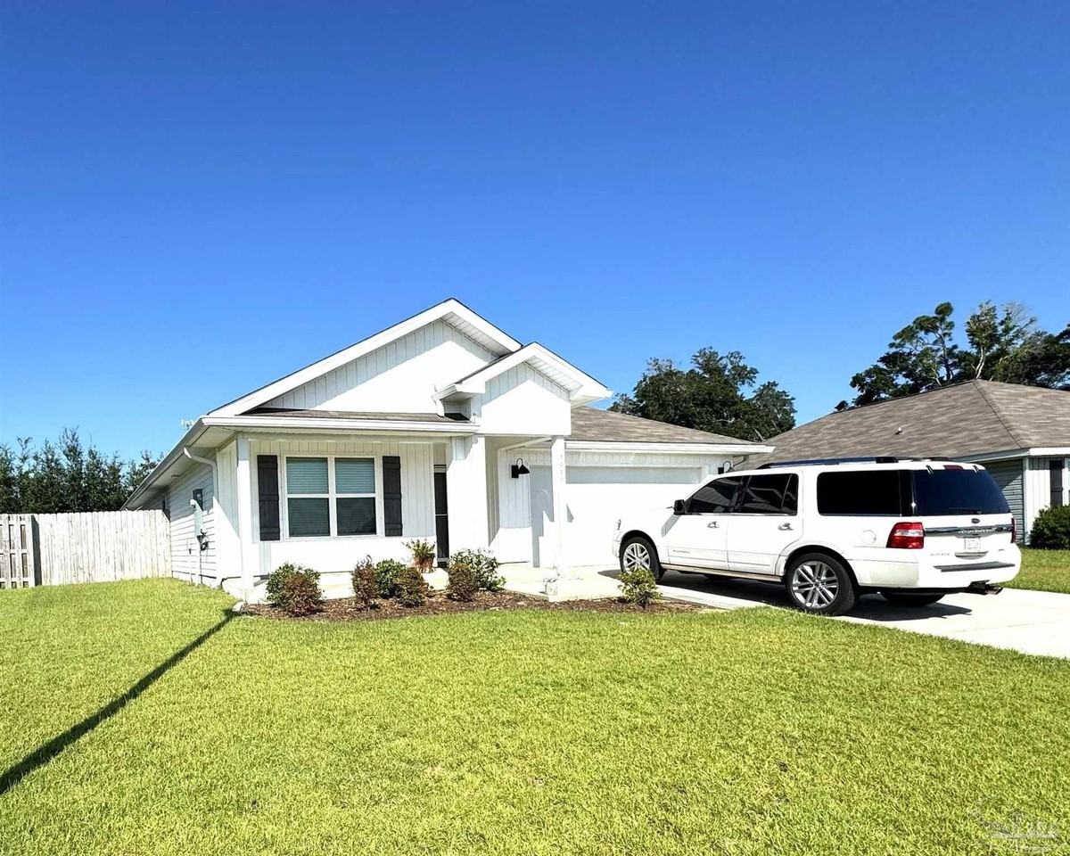 7557 Steeplechase Blvd - Photo 3 of 28