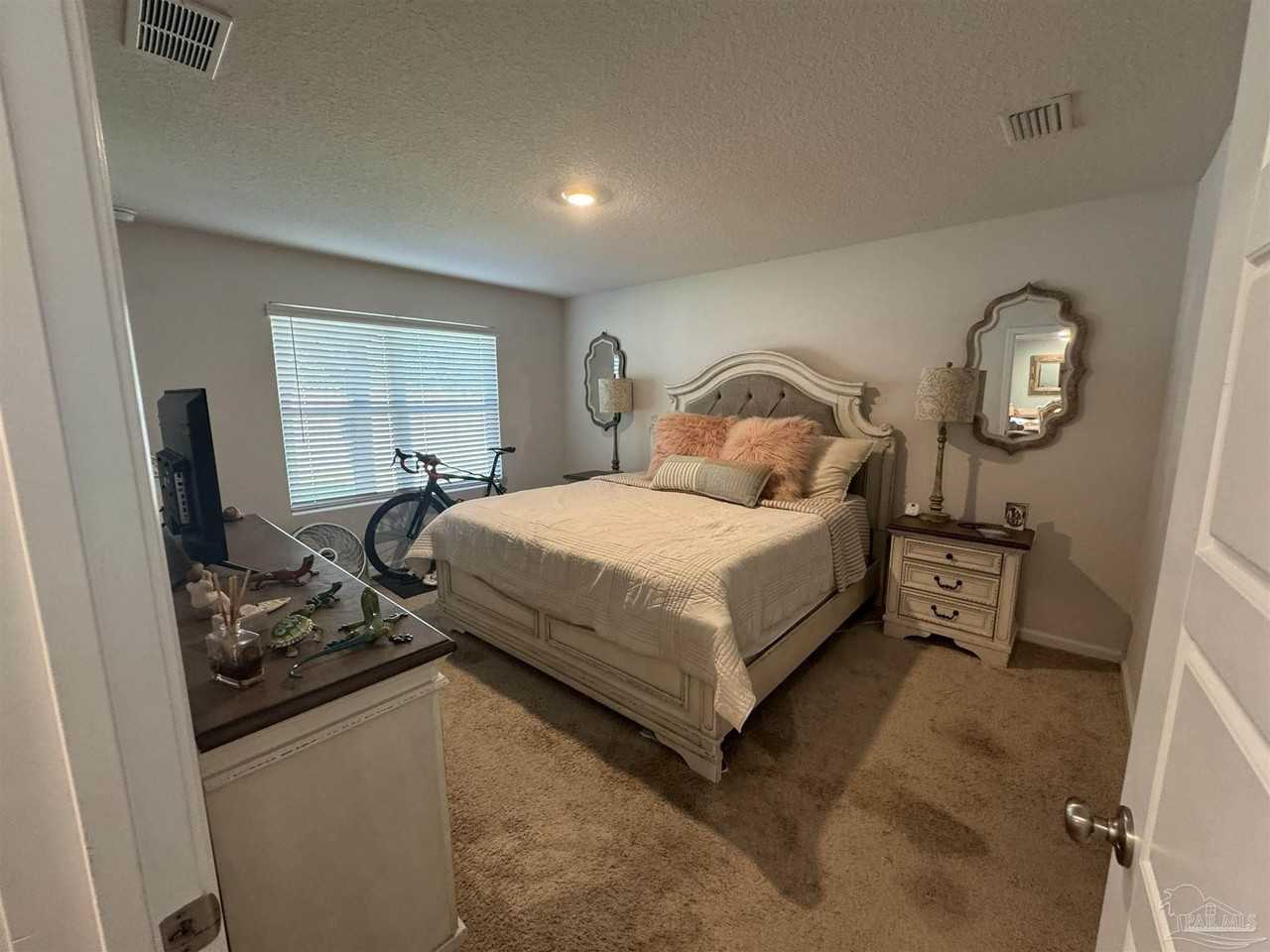 7557 Steeplechase Blvd - Photo 7 of 28