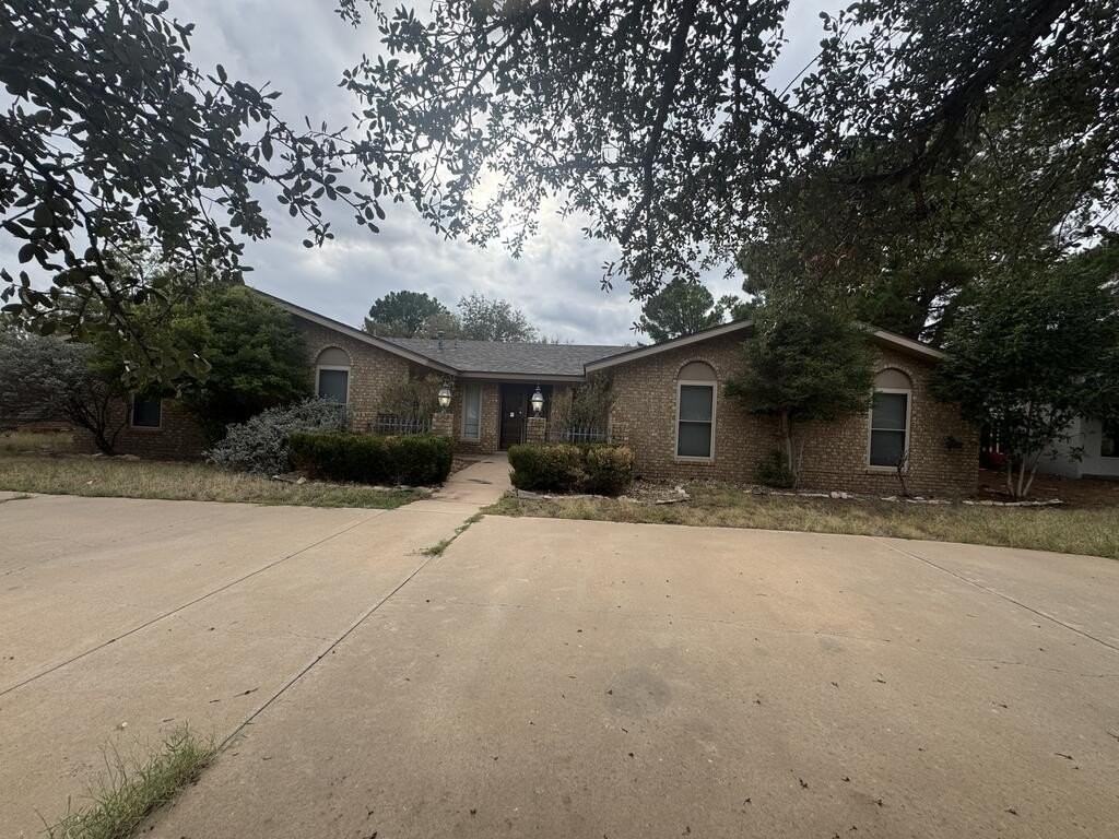 2607 Whitney Dr - Photo 2 of 13