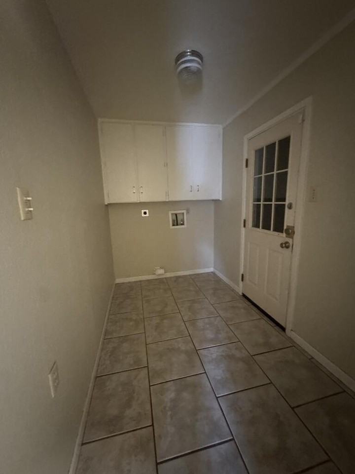 2607 Whitney Dr - Photo 5 of 13