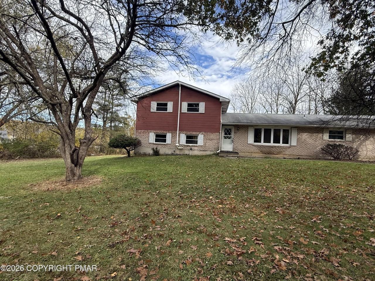1041 Mt Tom Rd