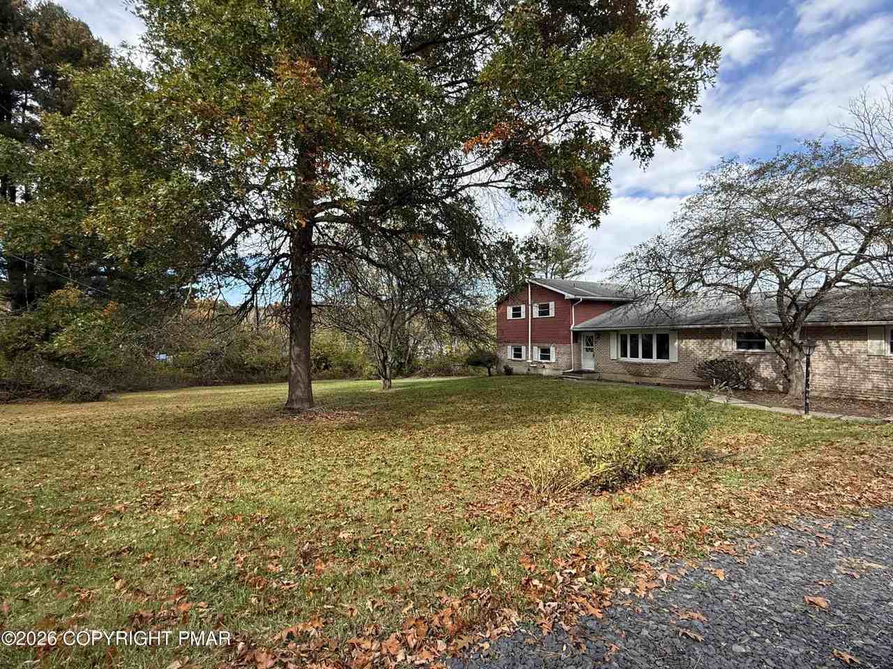 1041 Mt Tom Rd - Photo 2 of 24
