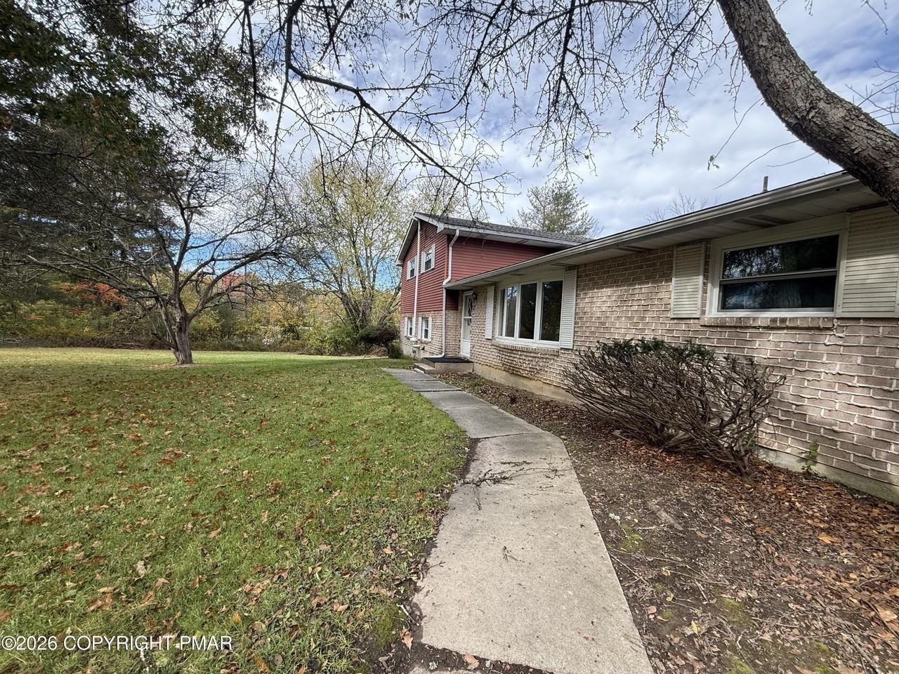 1041 Mt Tom Rd - Photo 3 of 24