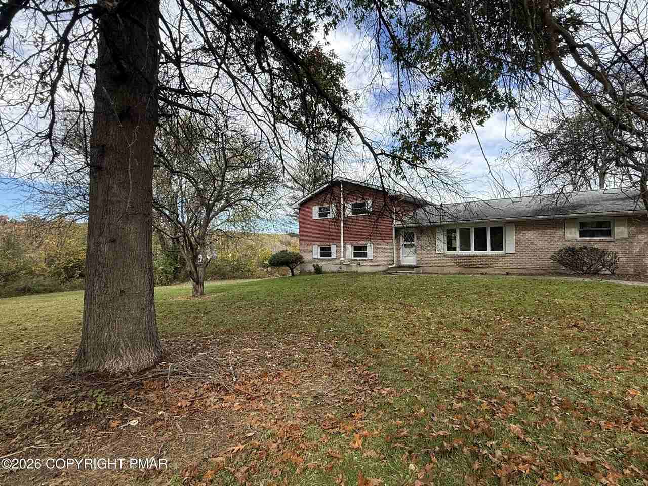 1041 Mt Tom Rd - Photo 4 of 24