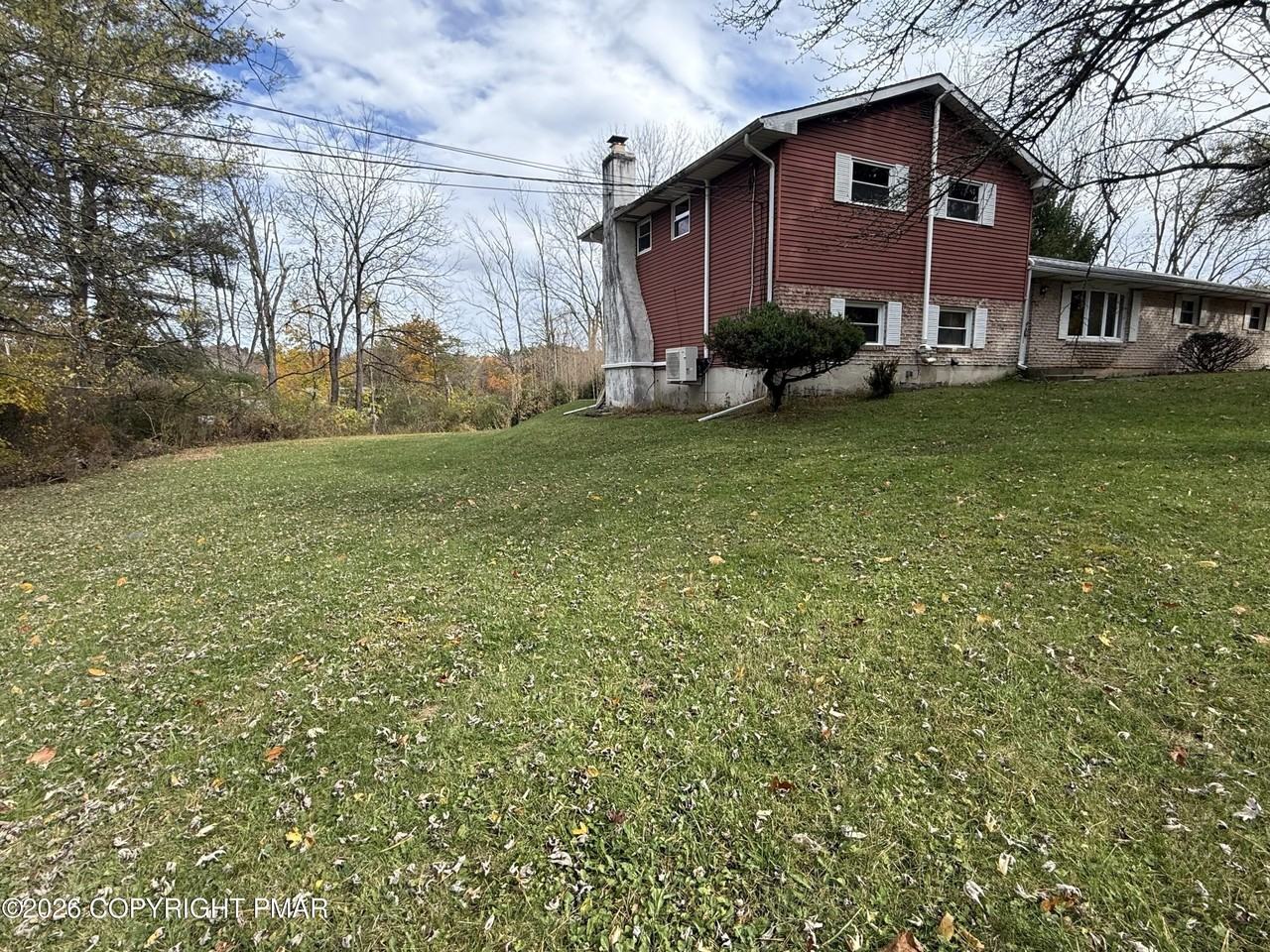 1041 Mt Tom Rd - Photo 6 of 24