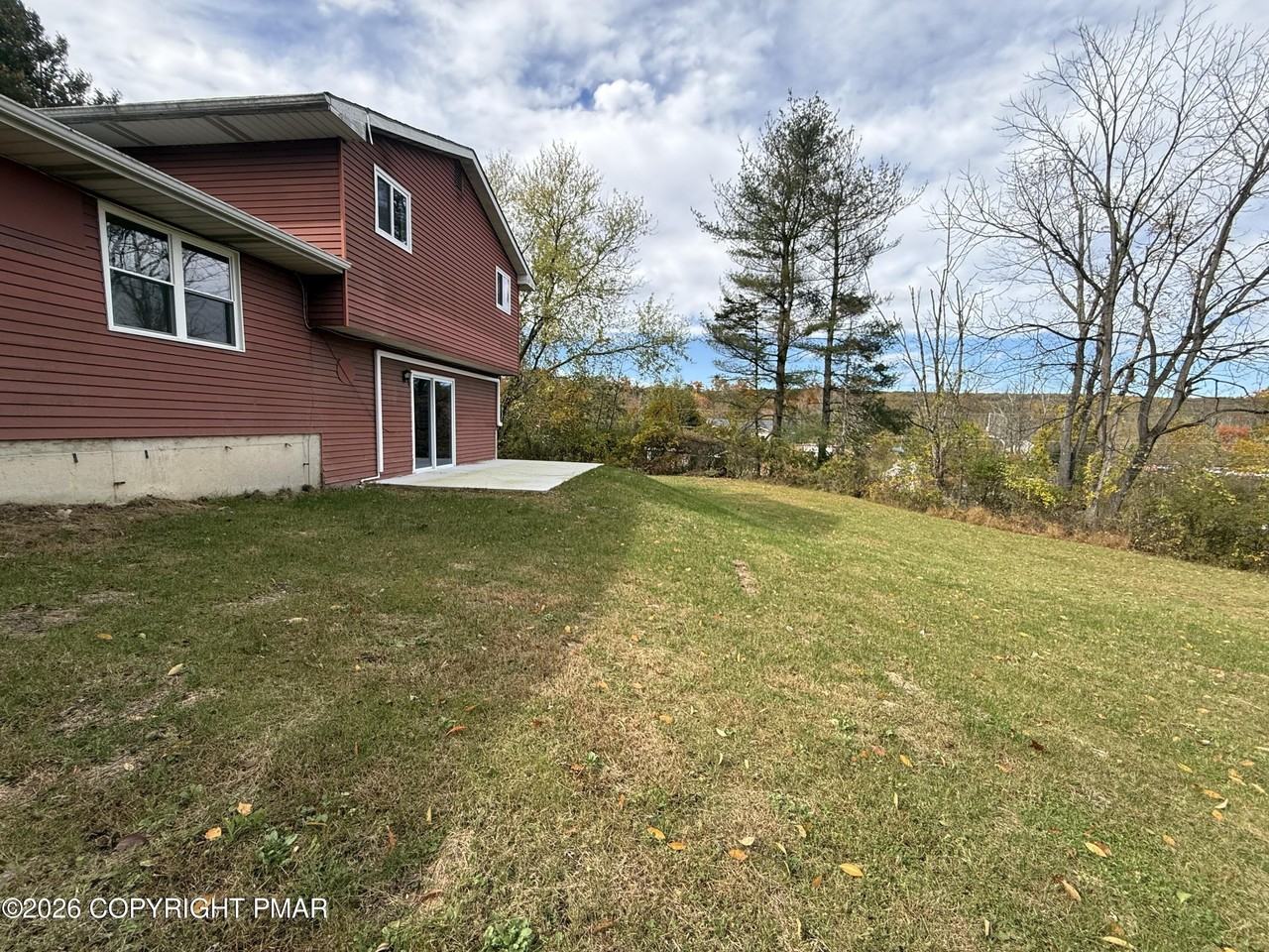 1041 Mt Tom Rd - Photo 7 of 24