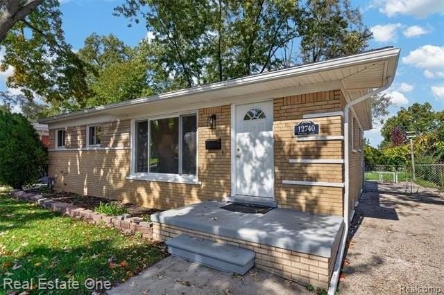 12740 Sterling Ct - Photo 4 of 40