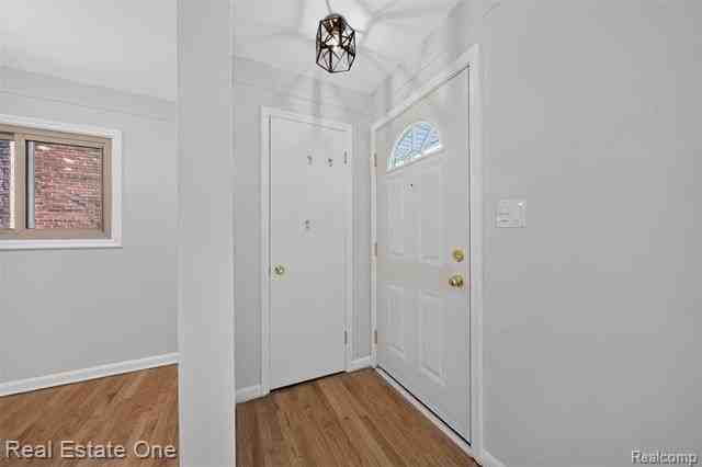 12740 Sterling Ct - Photo 5 of 40
