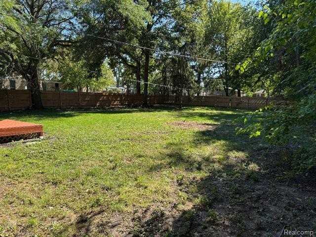 20666 Eastwood Dr - Photo 3 of 13