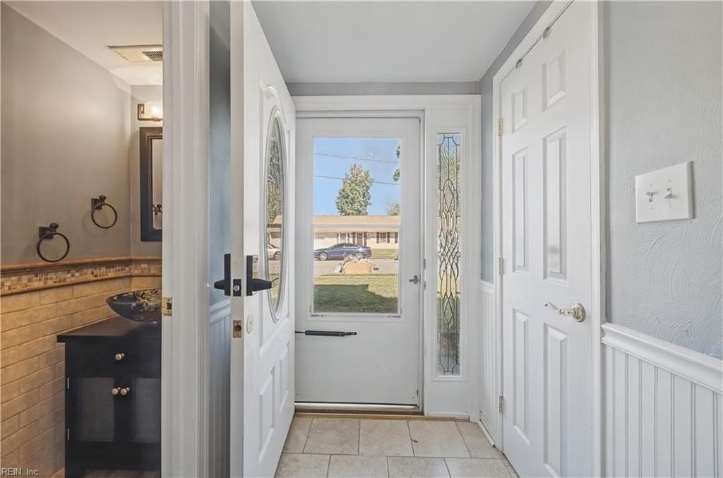 24 Diggs Dr - Photo 5 of 31