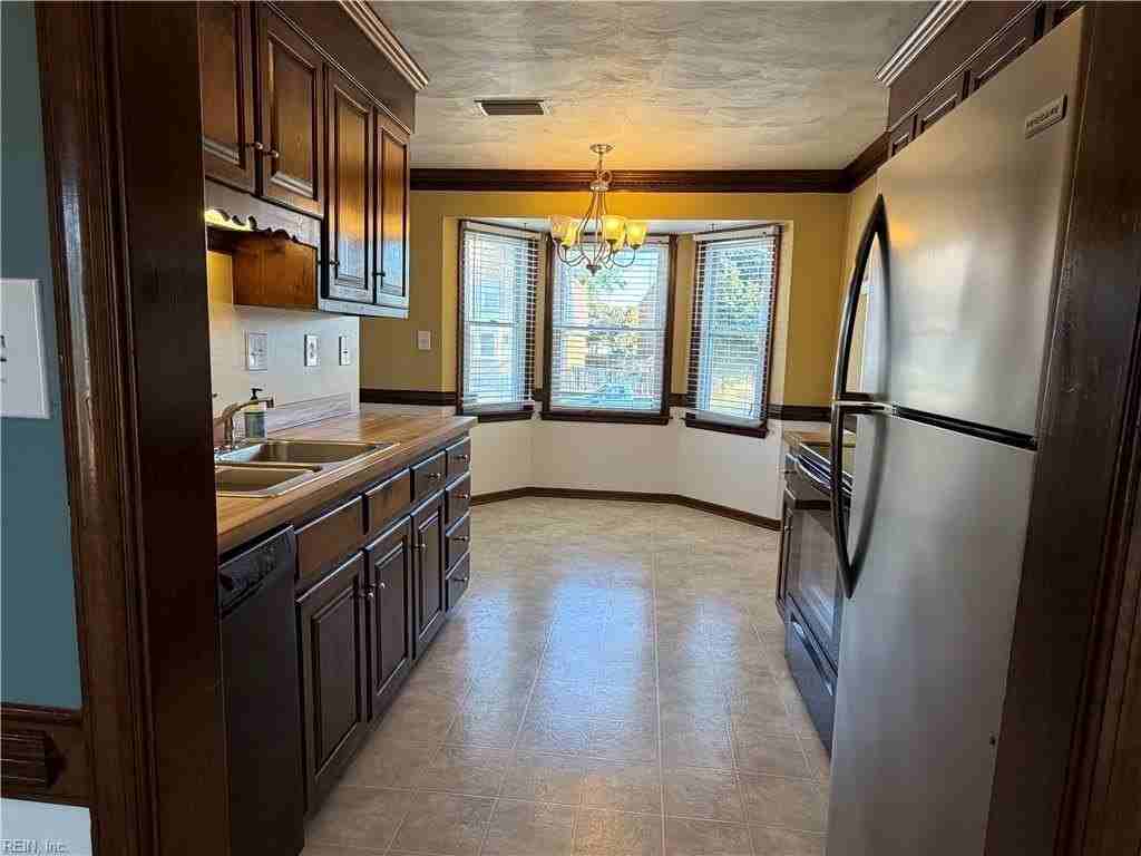 321 San Roman Dr - Photo 7 of 21