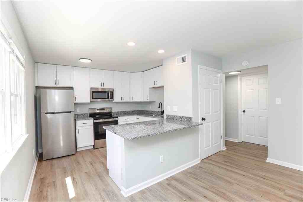 2709 Azalea Garden Rd #B3 - Photo 4 of 22