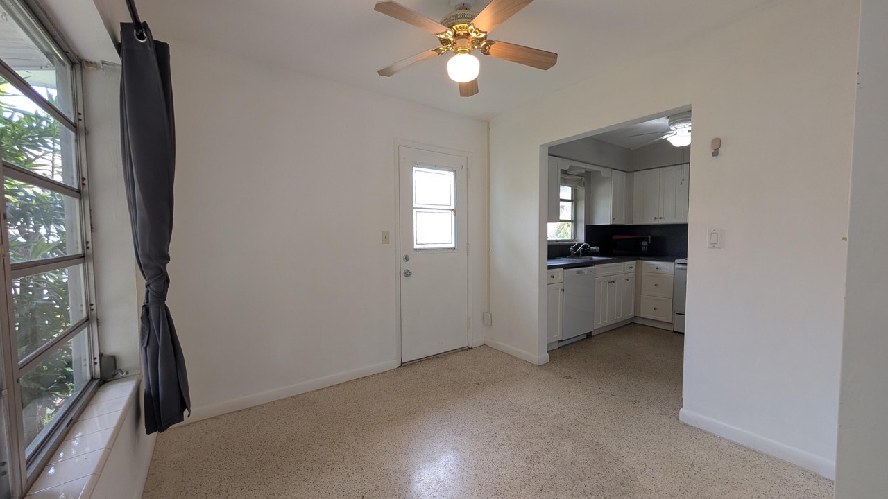 3267 Ne 18th Ter - Photo 4 of 16