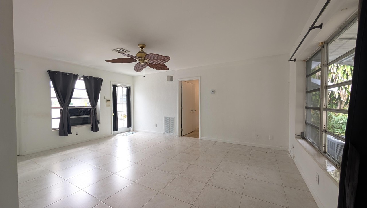 3267 Ne 18th Ter - Photo 5 of 16