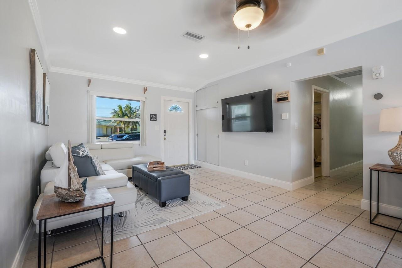 416 Lighthouse Dr - Photo 4 of 50