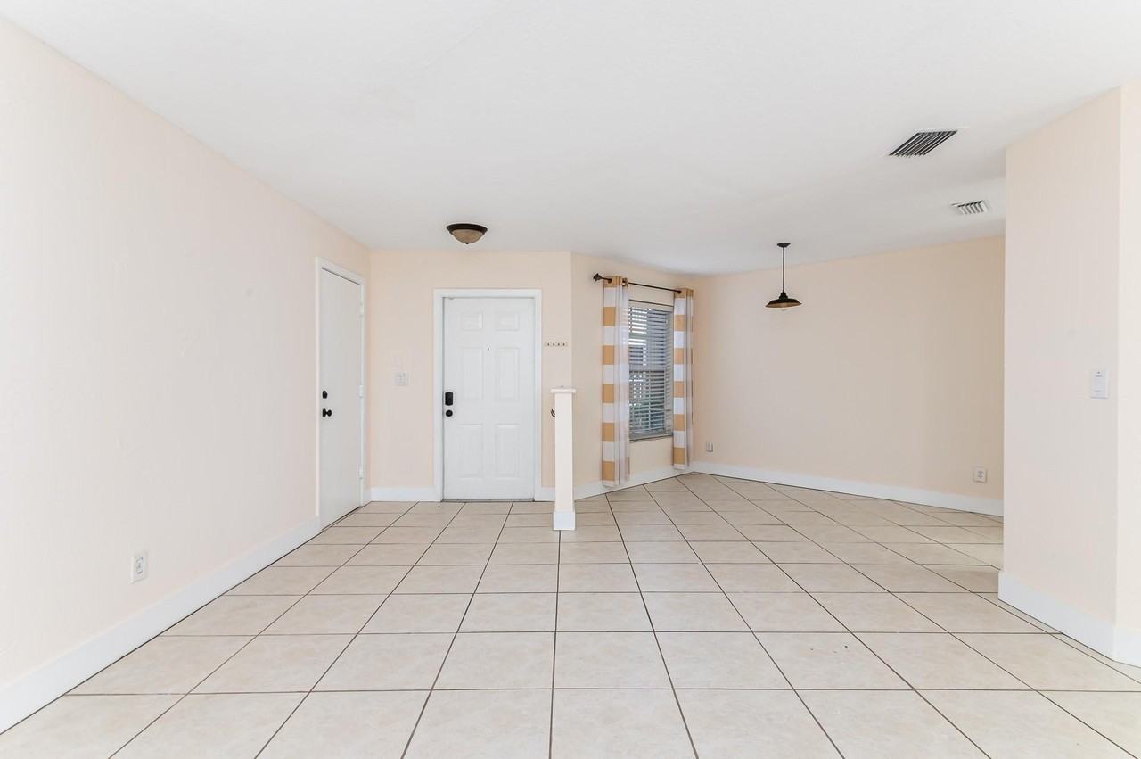 2916 Nw 99th Ter - Photo 7 of 23