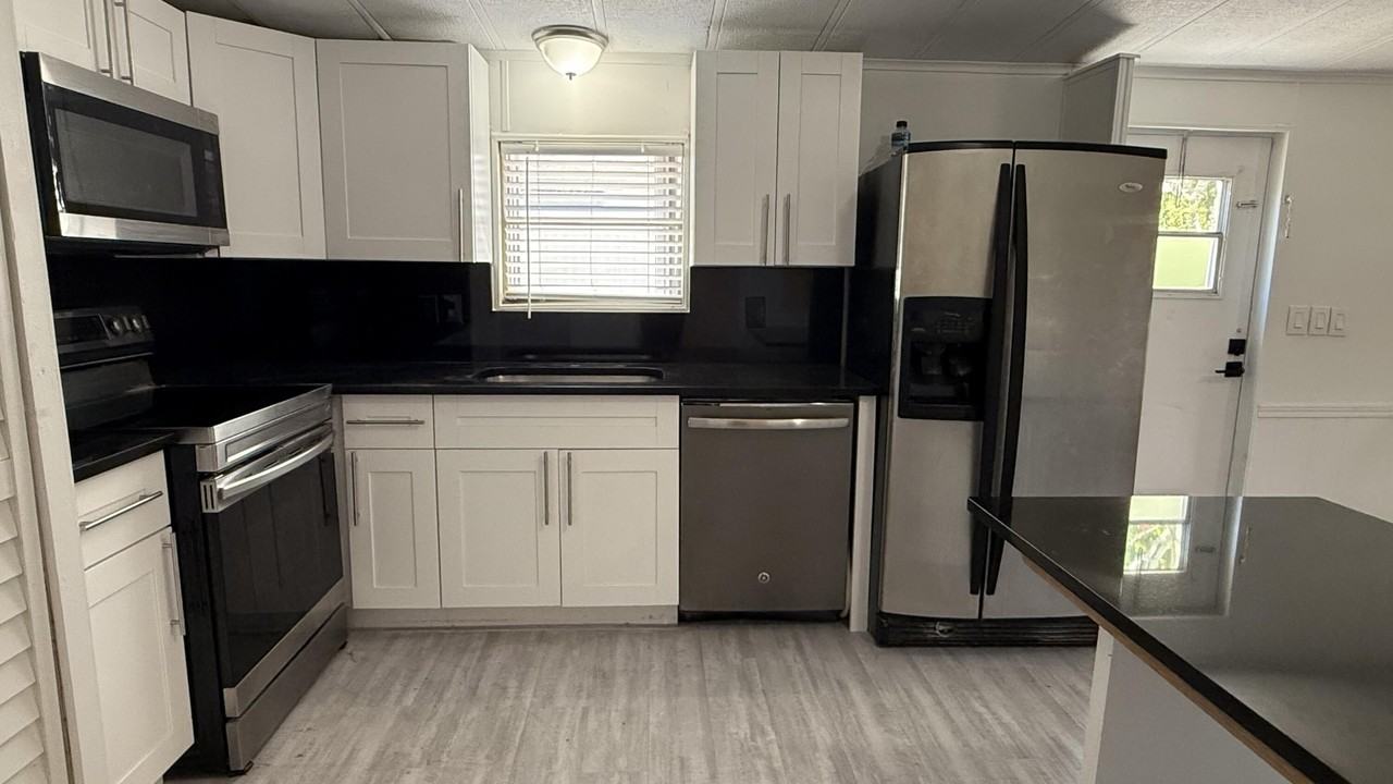 5040 Sw 30th Ave - Photo 2 of 11