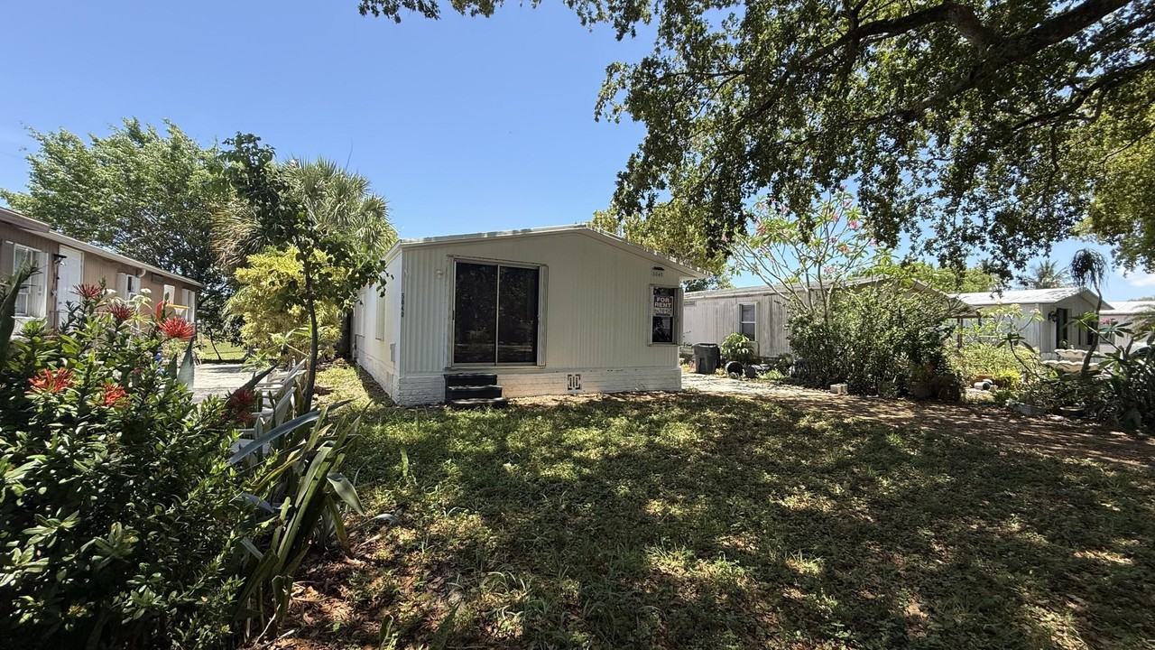 5040 Sw 30th Ave - Photo 6 of 11