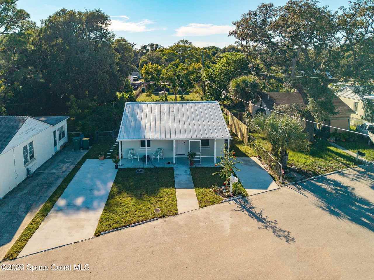 1212 Azalea Ct W - Photo 2 of 40