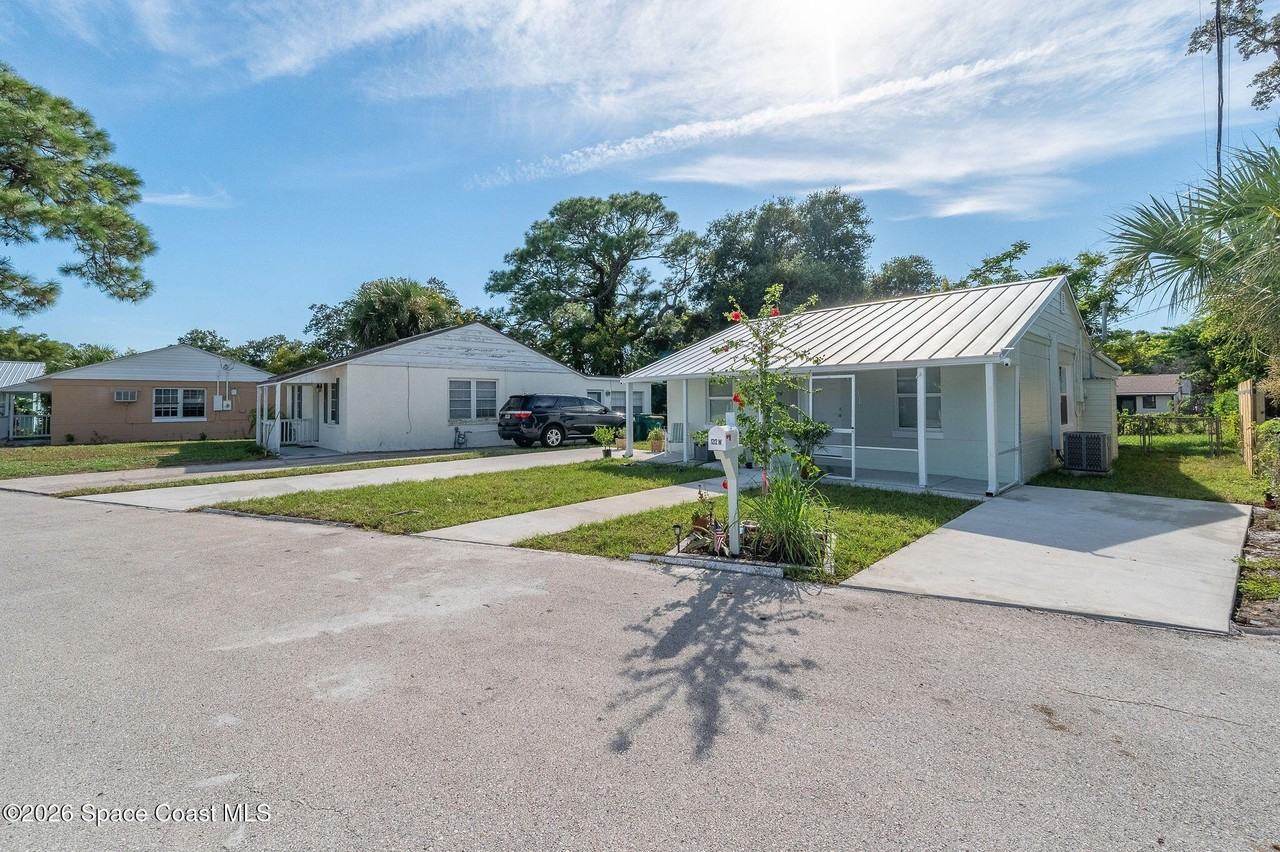 1212 Azalea Ct W - Photo 3 of 40
