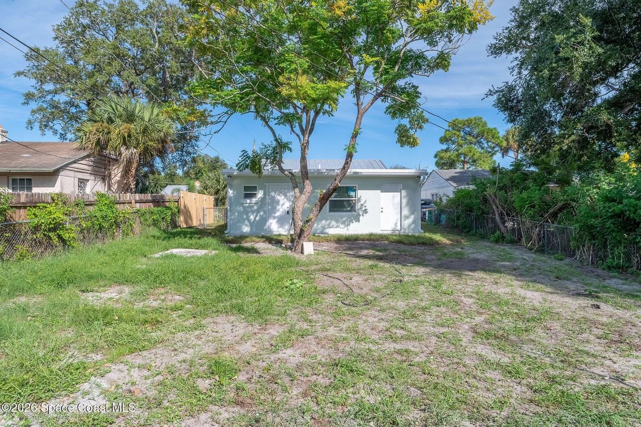 1212 Azalea Ct W - Photo 5 of 40