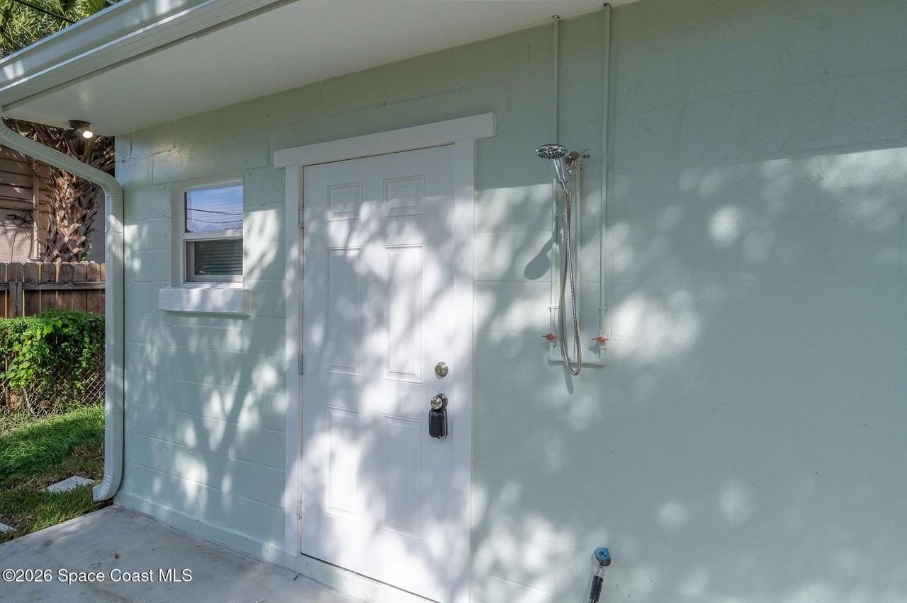 1212 Azalea Ct W - Photo 6 of 40