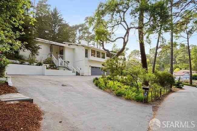 4076 Crest Rd - Photo 3 of 50