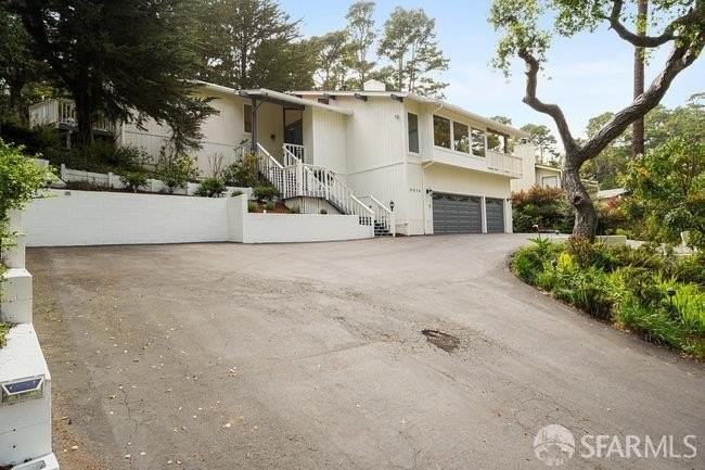 4076 Crest Rd - Photo 4 of 50