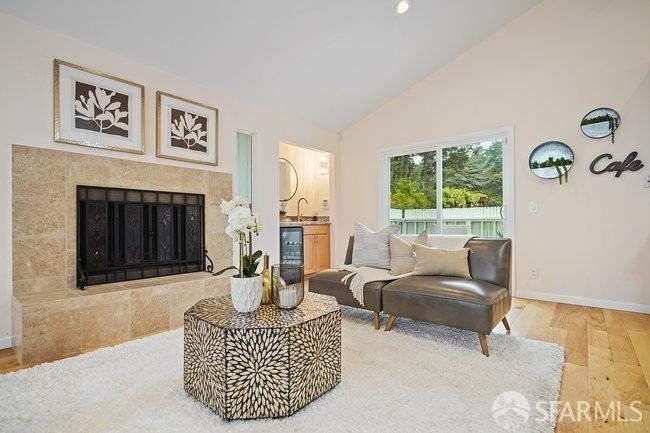 4076 Crest Rd - Photo 7 of 50