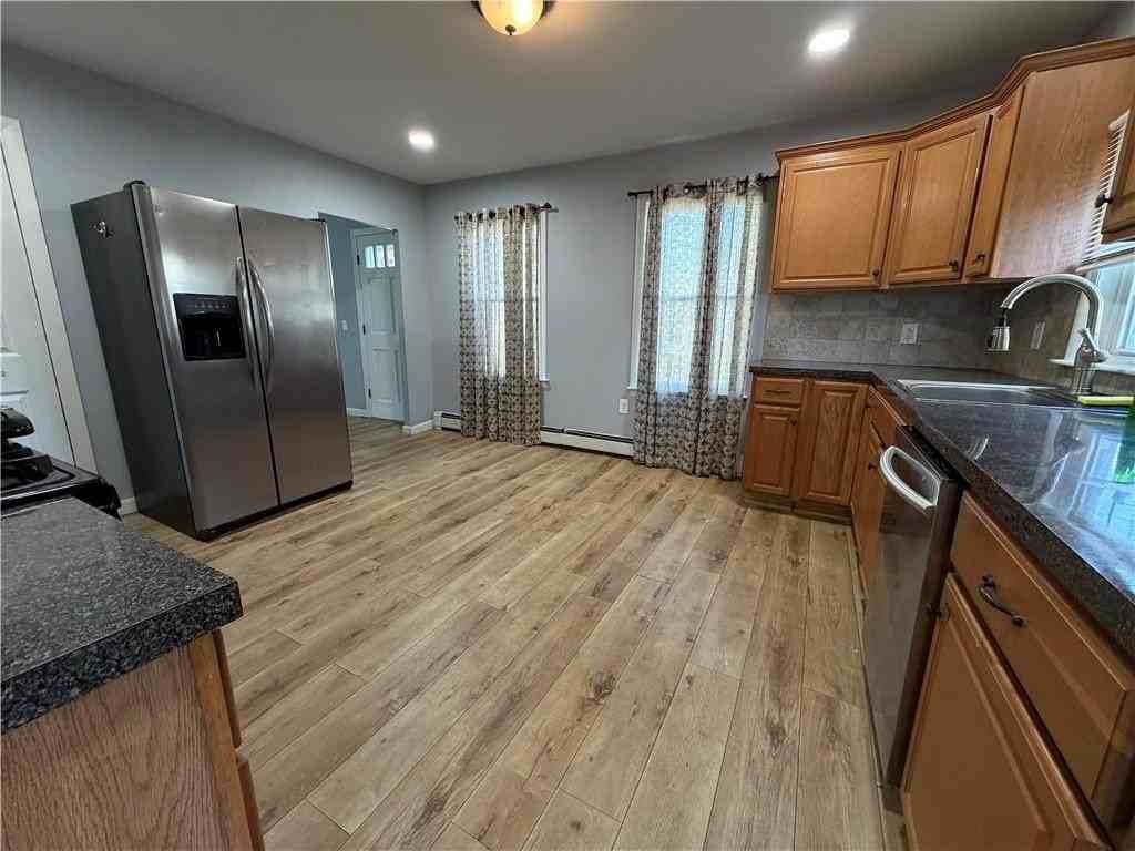 52 Union St - Photo 3 of 25