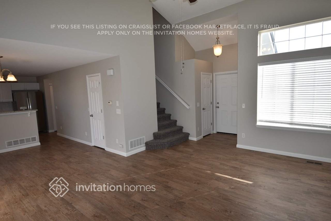 3875 S Quemoy Ct - Photo 3 of 14
