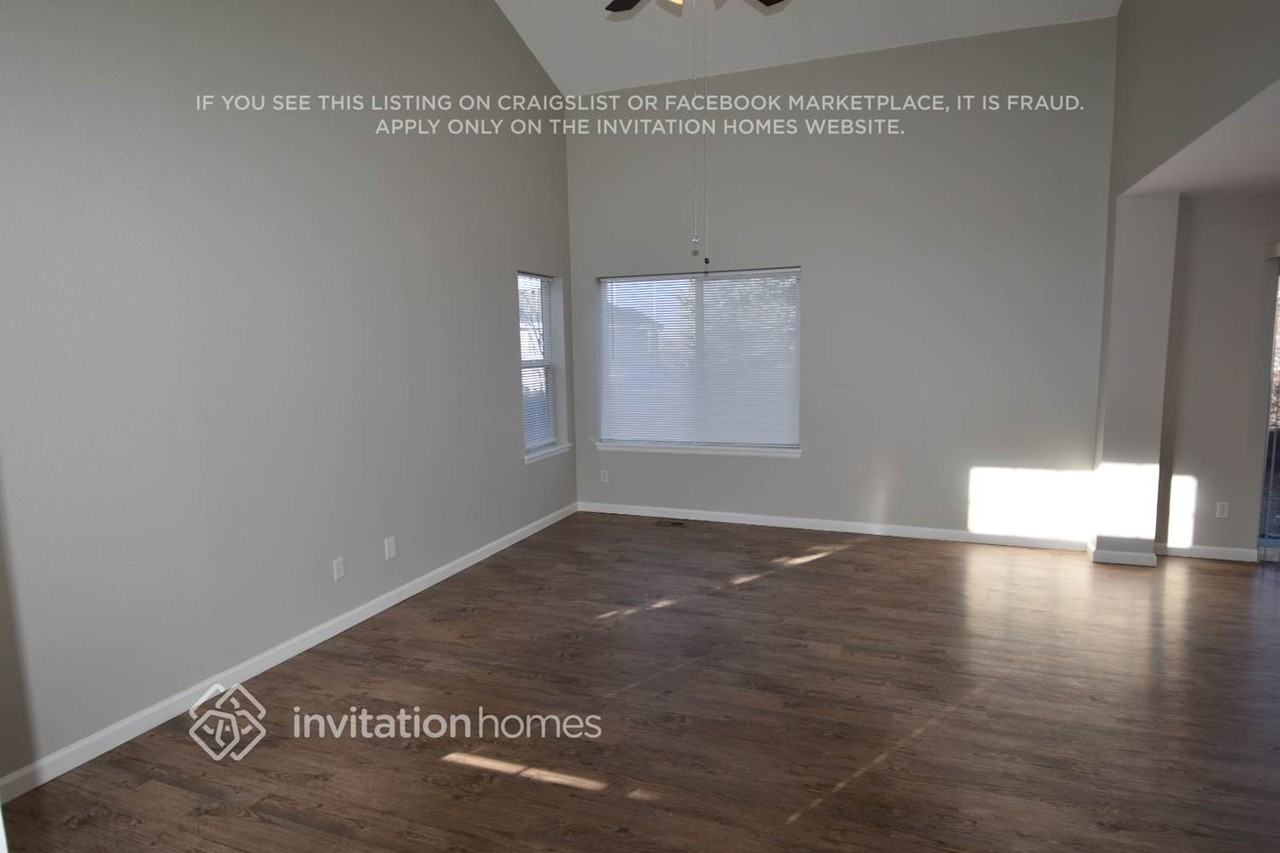 3875 S Quemoy Ct - Photo 4 of 14