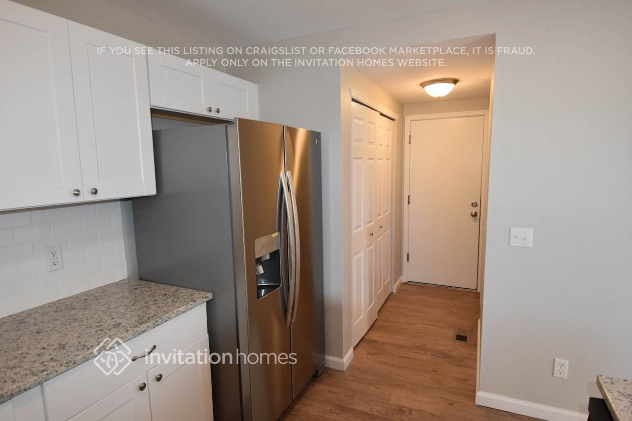 3875 S Quemoy Ct - Photo 6 of 14