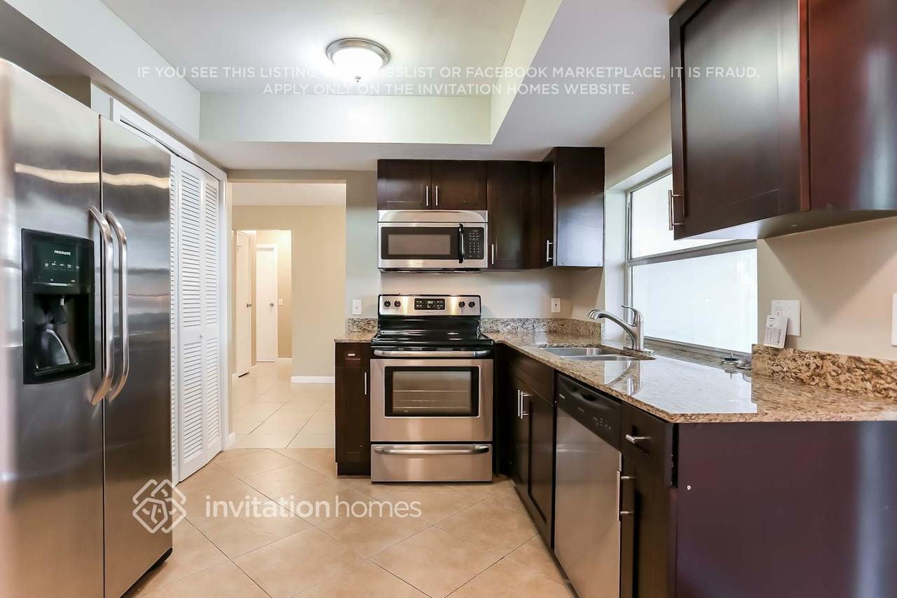 8981 Nw 25th St - Photo 5 of 13