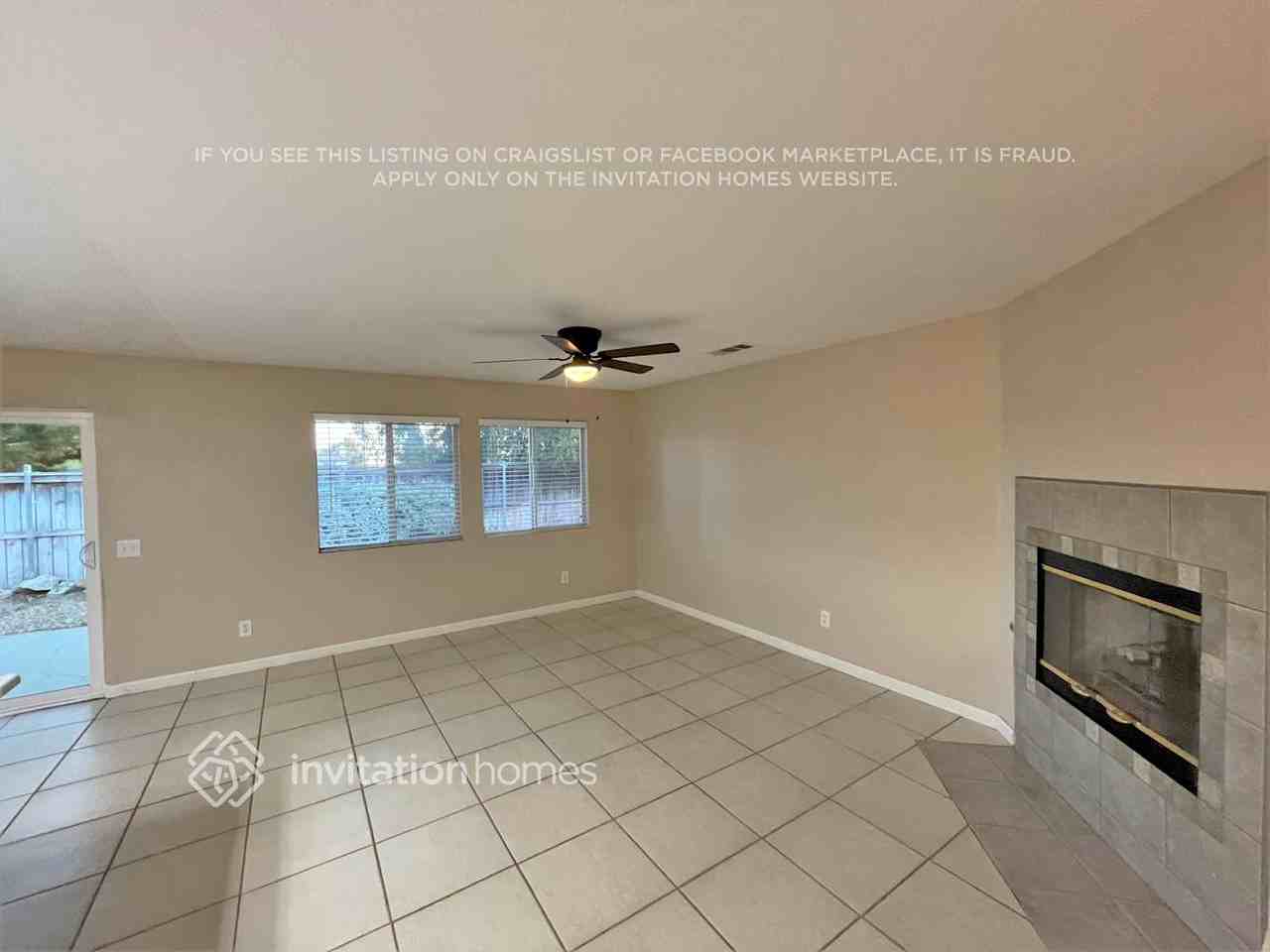 781 Hillview St - Photo 4 of 16