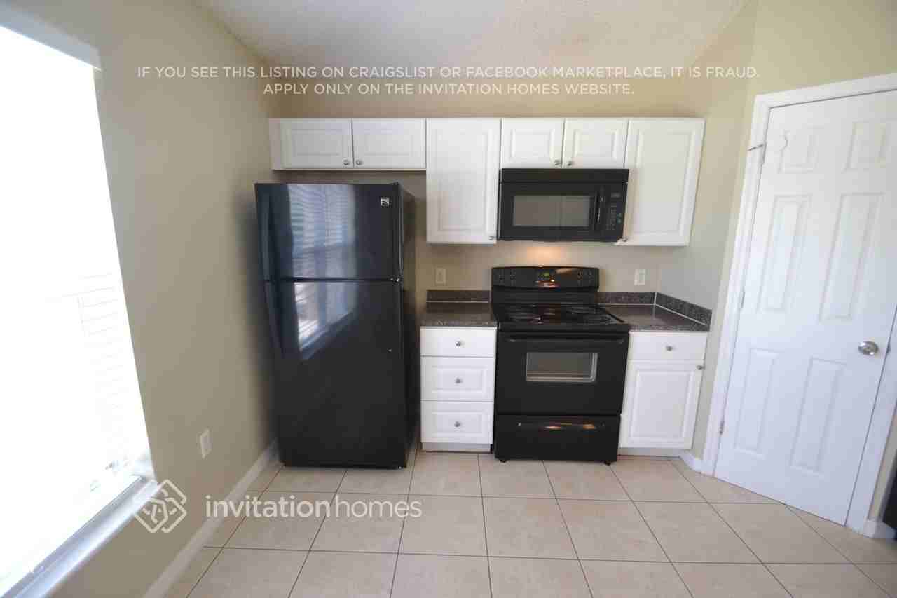 2778 Fargo Ave - Photo 2 of 12