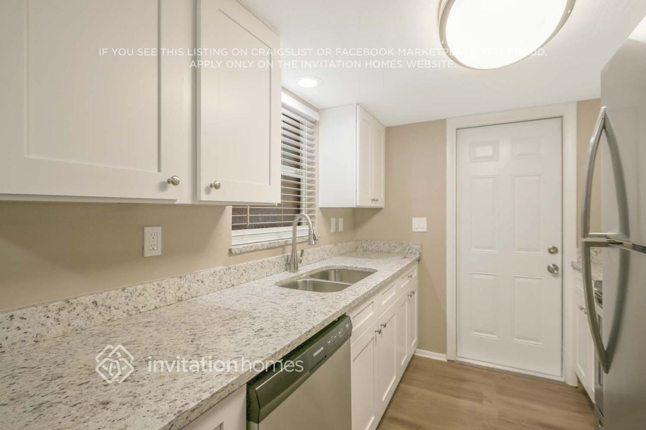 5135 Kiwi Dr - Photo 7 of 31