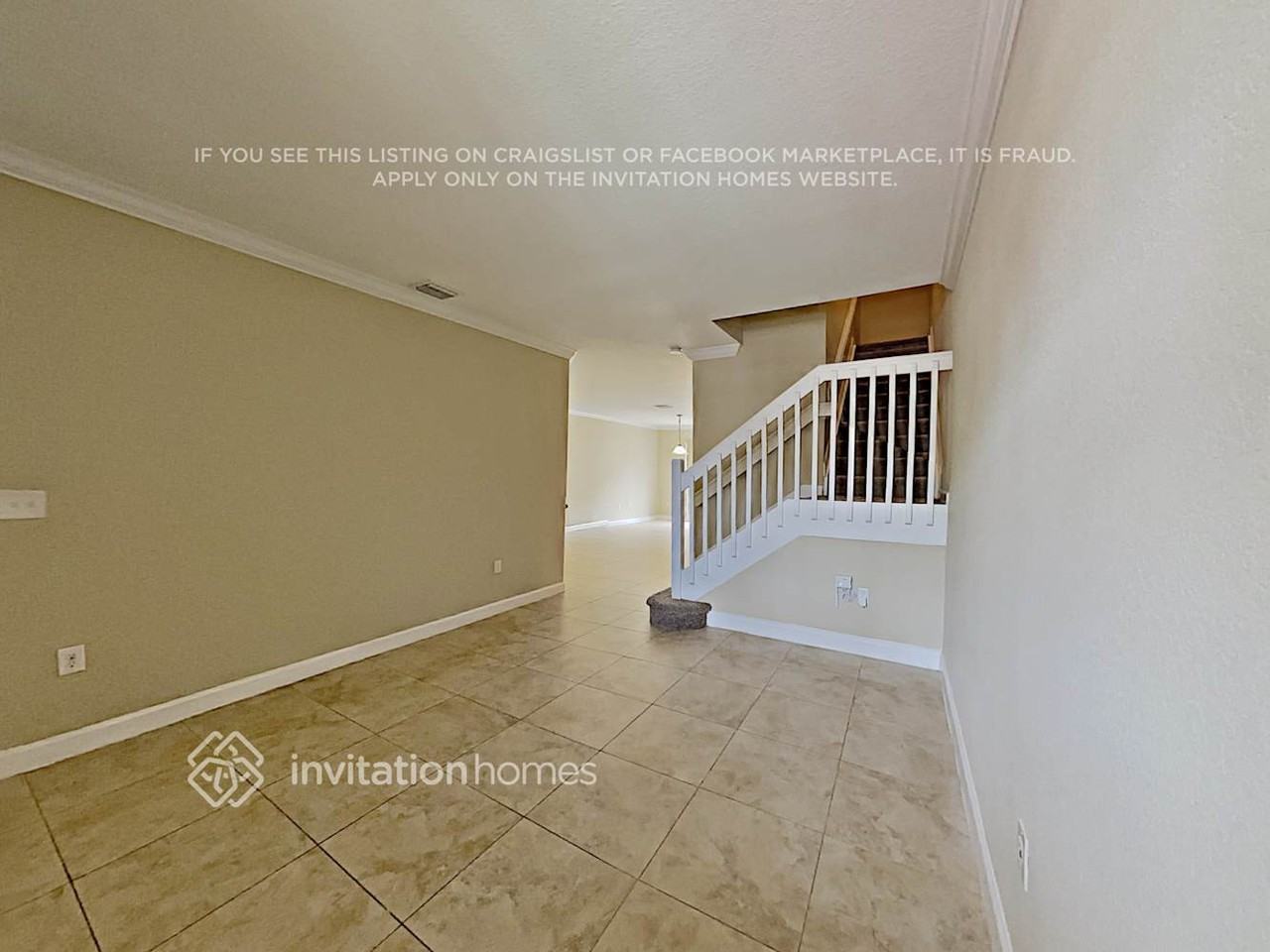 1038 Ne 207th Ter - Photo 4 of 16