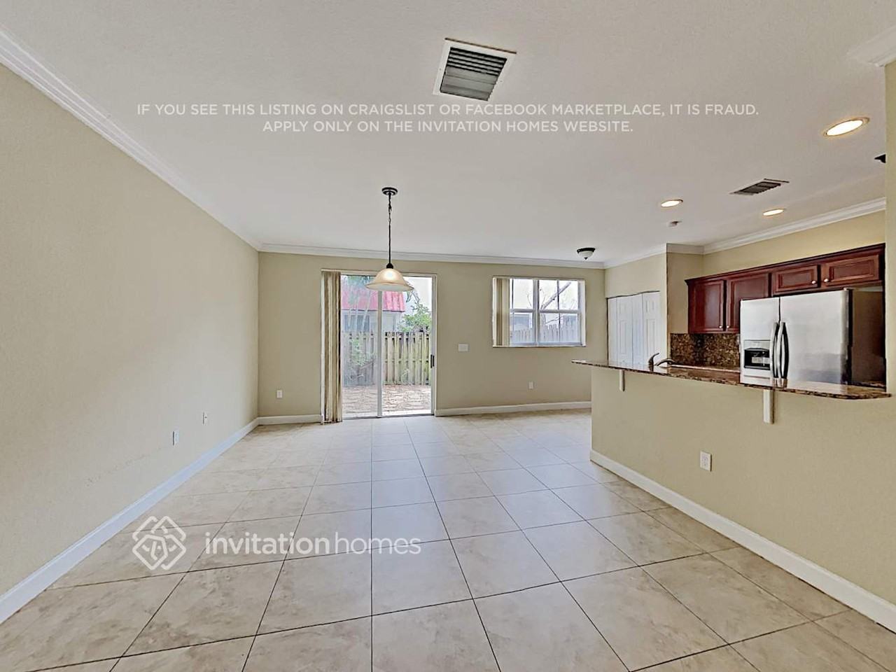 1038 Ne 207th Ter - Photo 7 of 16