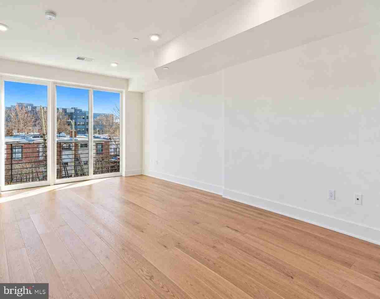 1605 Holbrook St Ne #3 - Photo 3 of 10