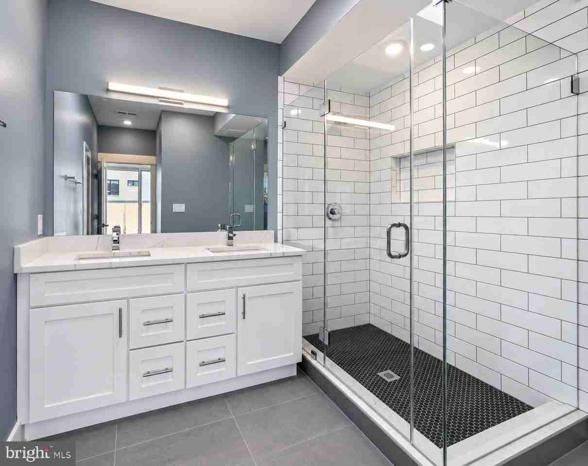 1605 Holbrook St Ne #3 - Photo 4 of 10