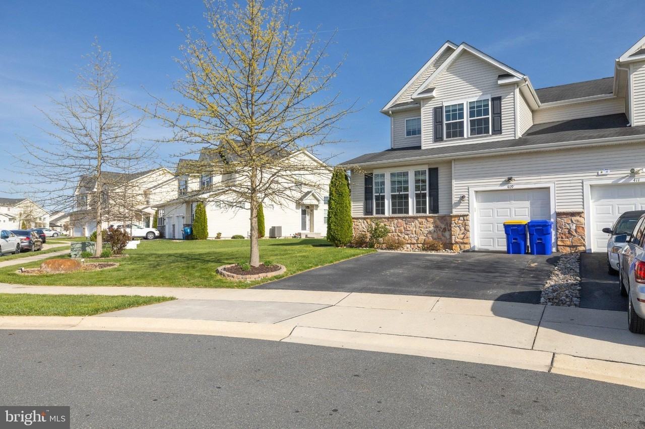 409 Galway Ct - Photo 4 of 49