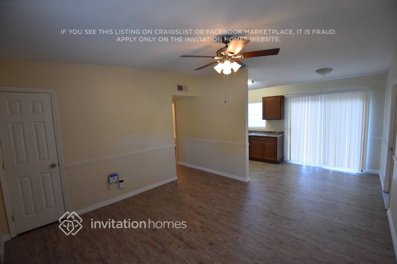 521 Iris Rd - Photo 3 of 10