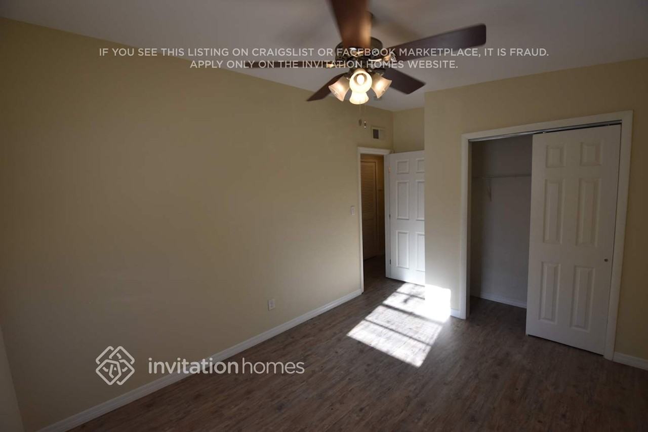 521 Iris Rd - Photo 5 of 10