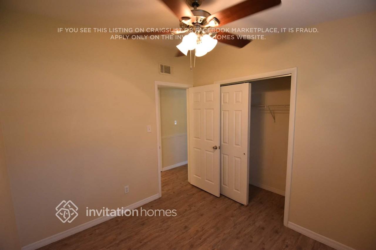 521 Iris Rd - Photo 6 of 10