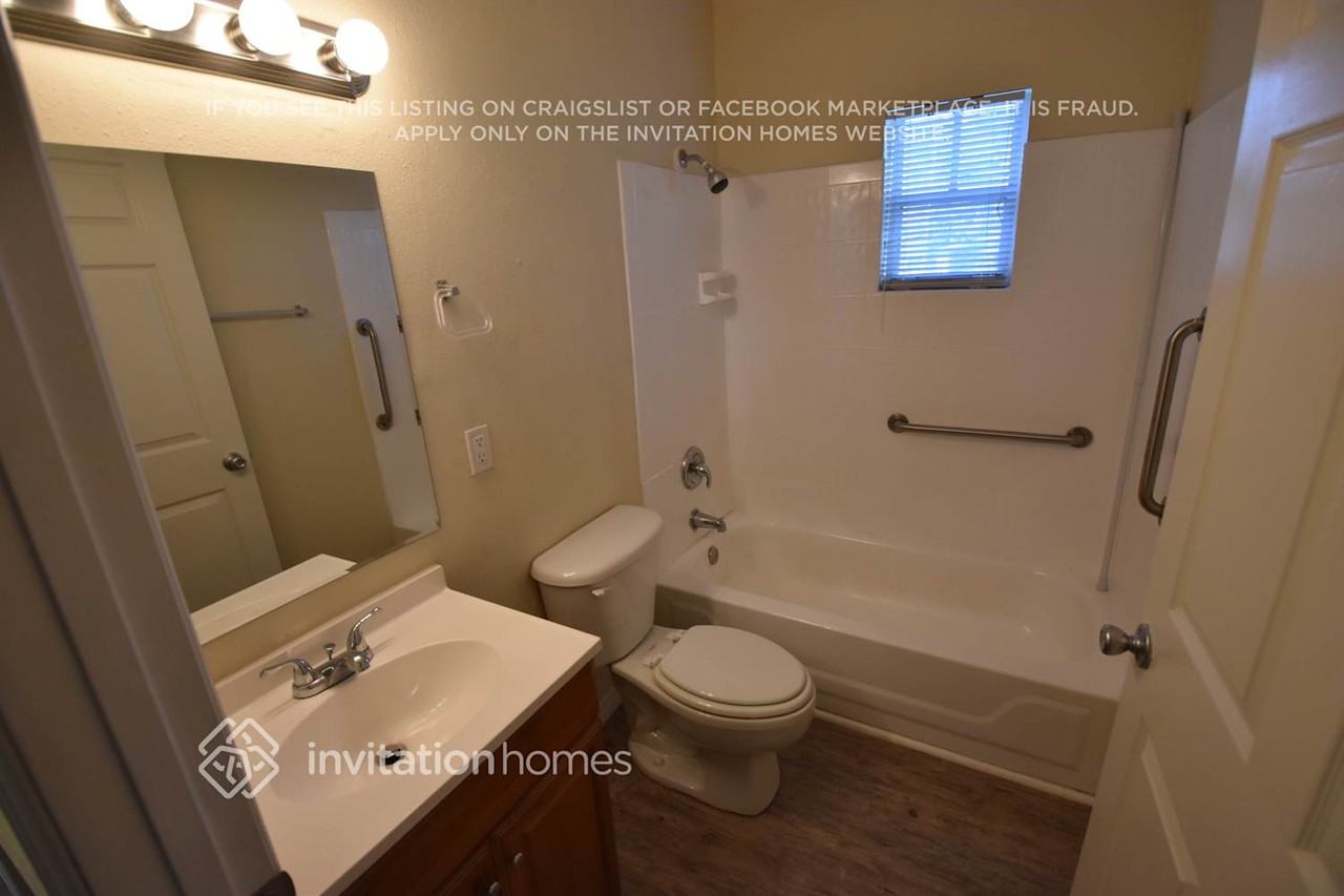 521 Iris Rd - Photo 7 of 10