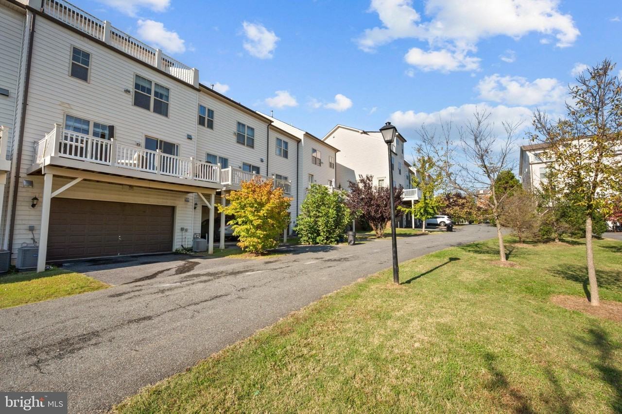 13241 Tivoli Lake Blvd - Photo 3 of 46