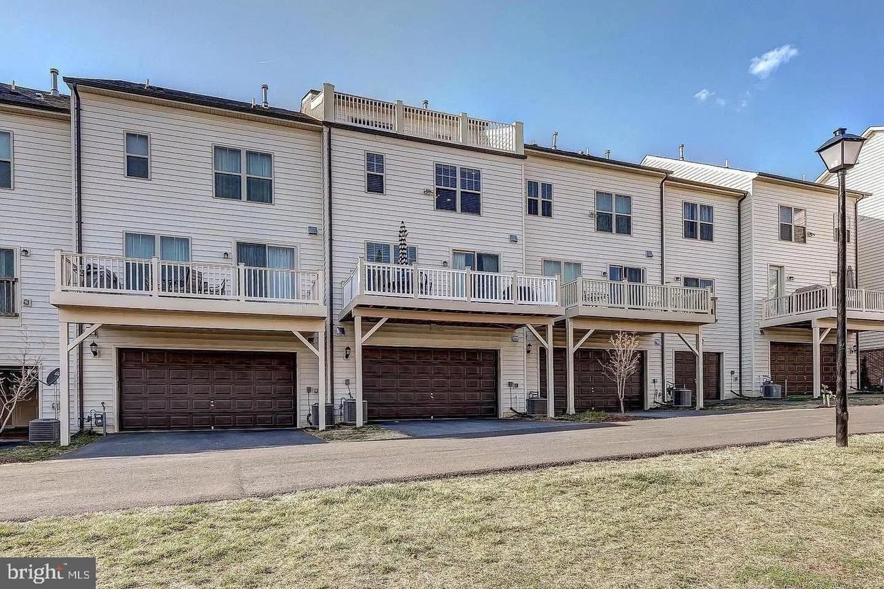 13241 Tivoli Lake Blvd - Photo 4 of 46