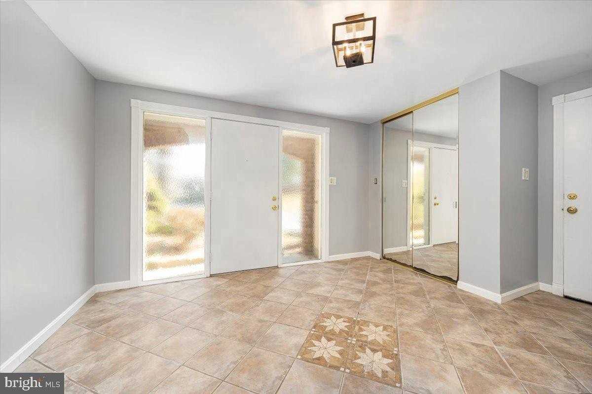 19052 Capehart Dr - Photo 2 of 34