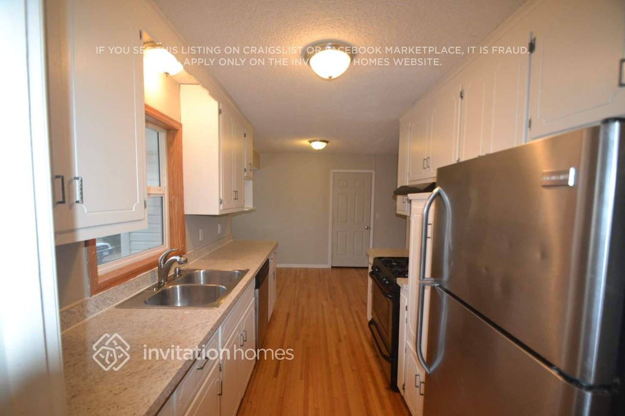 1030 Polk Pl - Photo 4 of 13